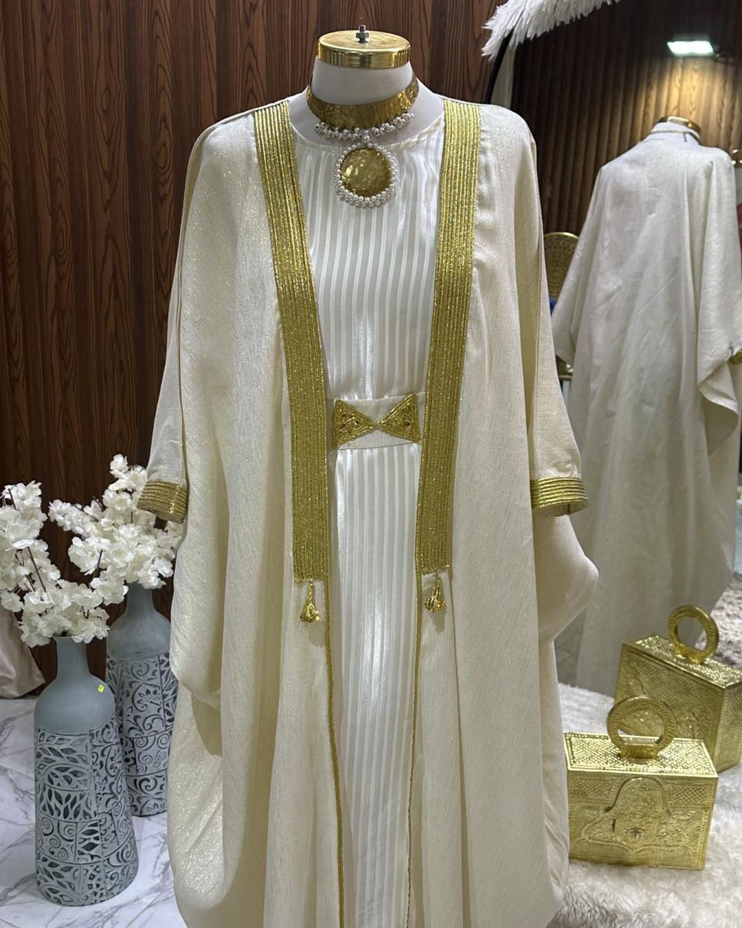 Abaya avec fond de robe et ceinture