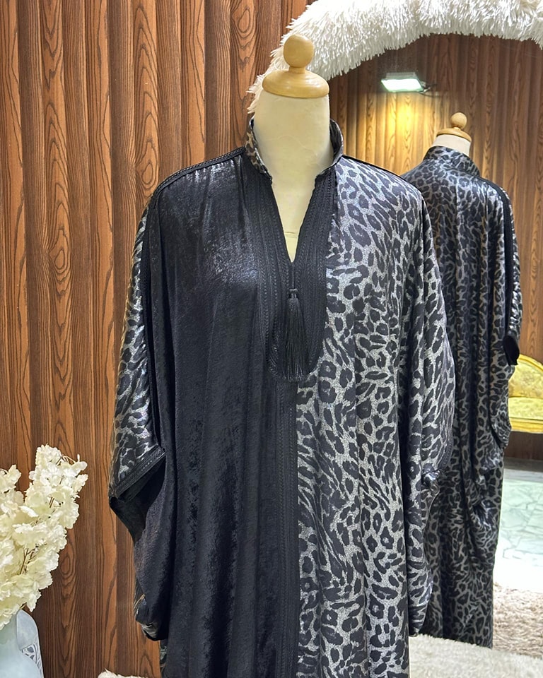 Jebba en satin de soie laqué