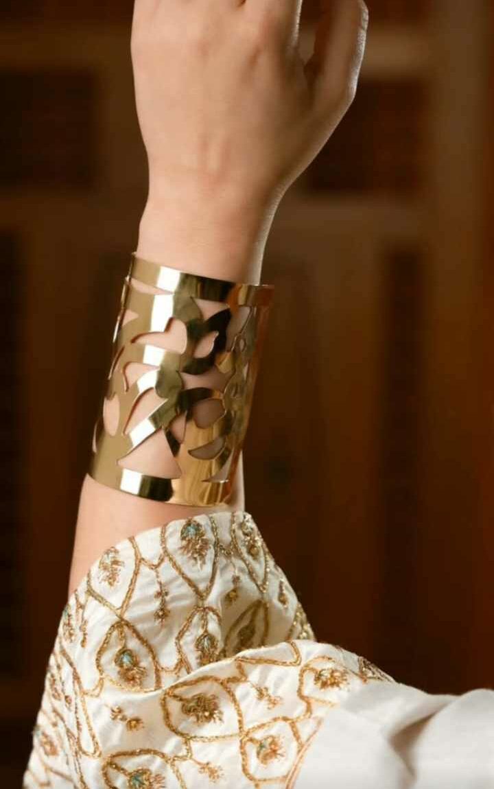 Manchette en cuivre trempé dans l'or